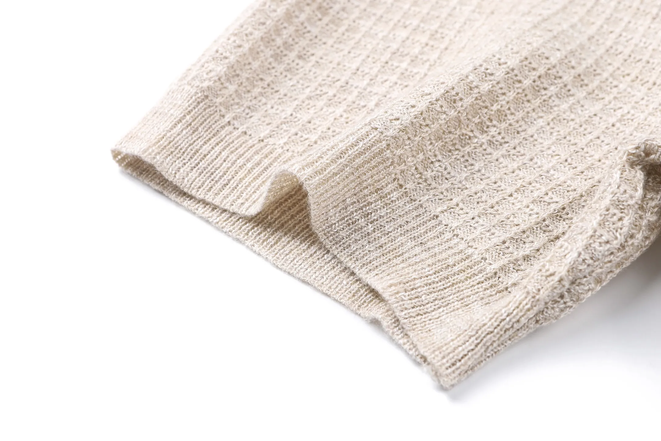 Loro Piana 26FW Savan mulberry silk sweater short-sleeved Polo shirt ●Authentic 11700 purchased and developed ●Flax and silk blended wool ●Using dual-system (14-needle) loom imported from Germany ●Wool blended ●Wool enzyme washing ●Customized 1:1 trademark ●Fit version ●Size: 48 50 52 54 ●Style number: 26313/2B#40 ●Hand washing is recommended (this product is made of wool and is not easy to machine wash) ●Original label straight on